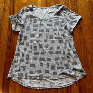 Lularoe 2x Classic tee